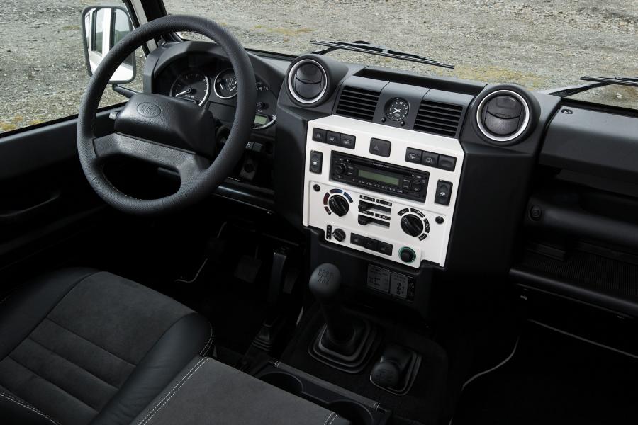  Land Rover Defender 110 Limited Edition Ice 2009 года  (фото 3 из 11)